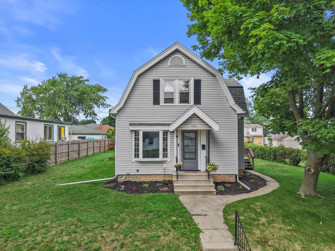 1824 Missouri Ave, South Milwaukee, WI 53172