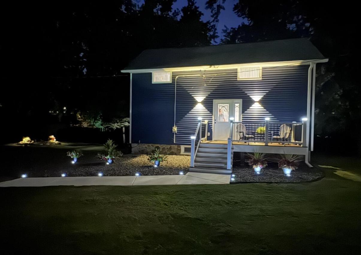 105 Roberts Rd, Dousman, WI 53118