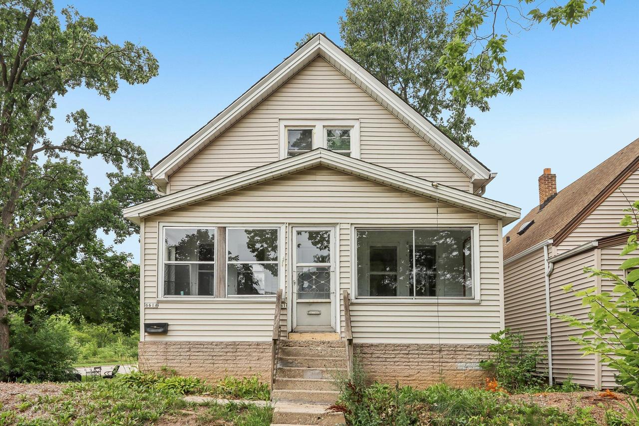 661 S 61st St, Milwaukee, WI 53214