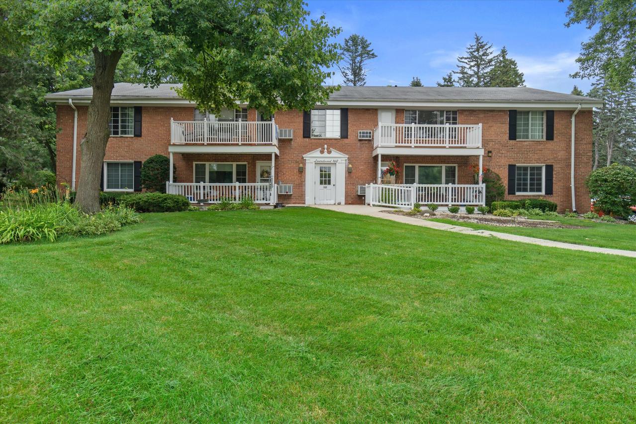 162 Heidel Rd #3, Thiensville, WI 53092