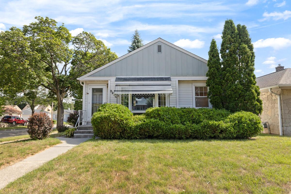 3230 W Ruskin St, Milwaukee, WI 53215