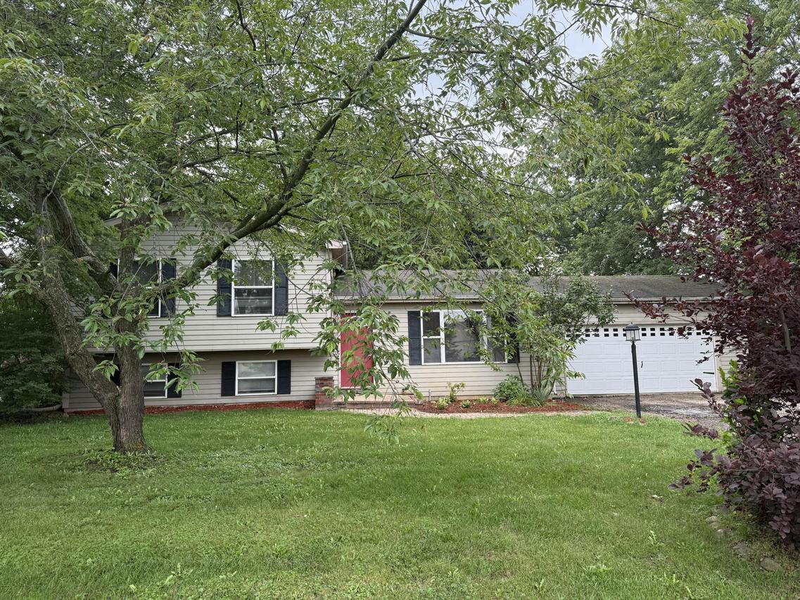 8527 222nd Ave, Salem Lakes, WI 53168