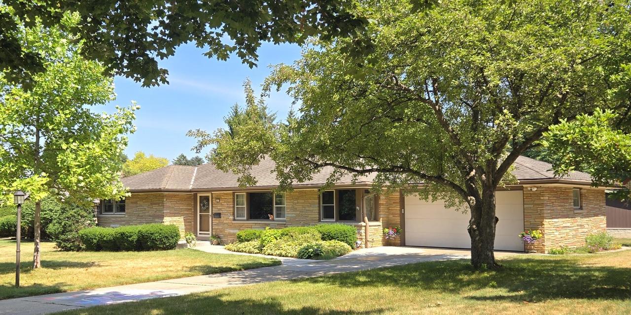 5617 W Jackson Park, Milwaukee, WI 53219