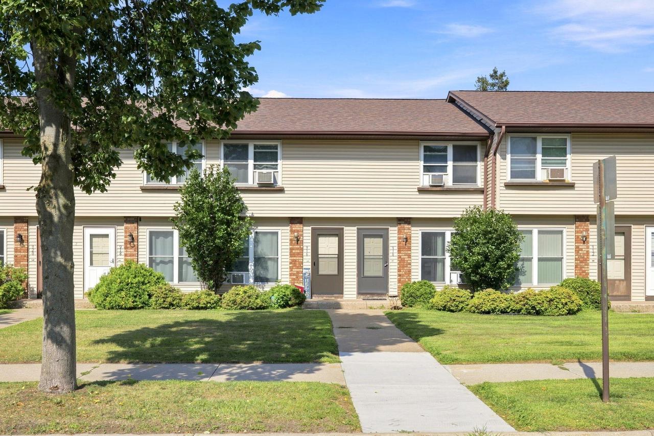 916 S 12th Ave, Onalaska, WI 54650