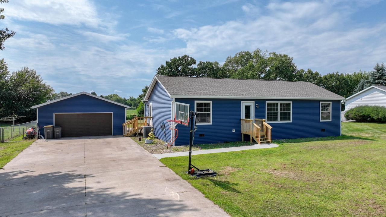 W8249 Woodview Dr, Onalaska, WI 54650