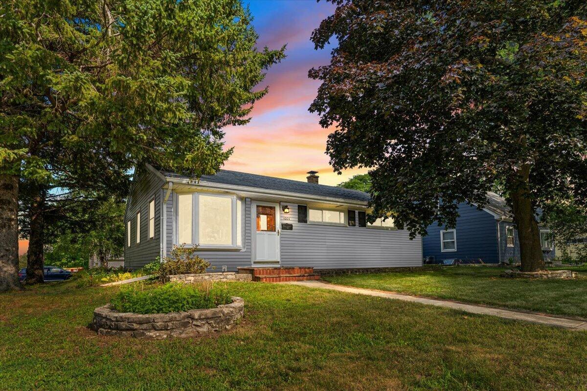 1004 4th Ave, Grafton, WI 53024
