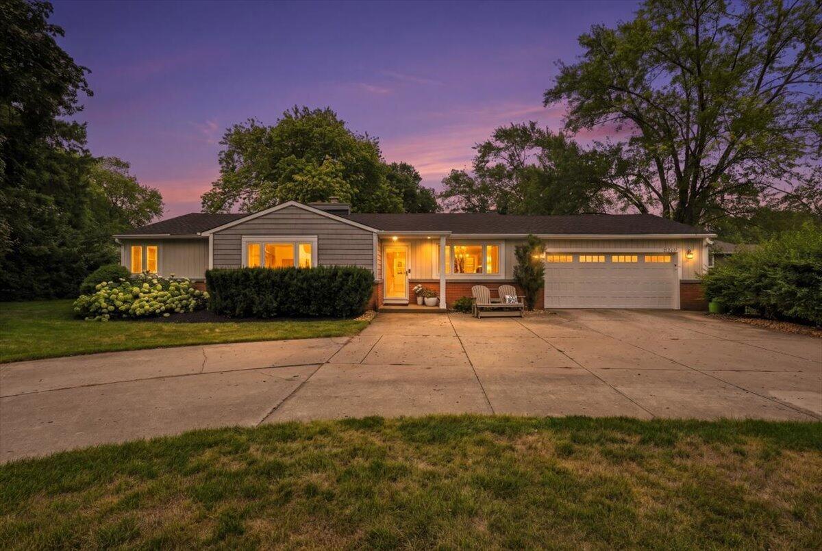 17265 Country Ln, Brookfield, WI 53045