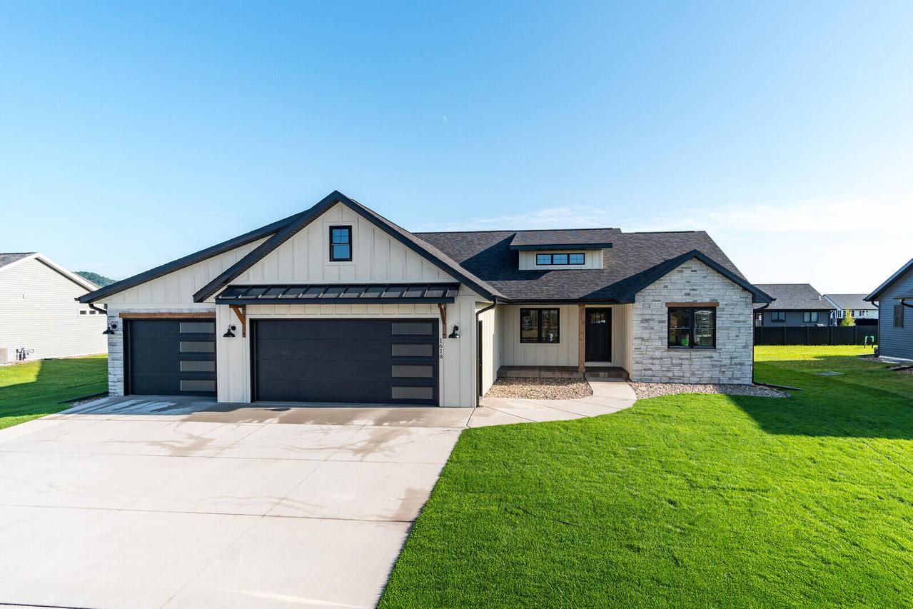 1618 Fox Glove St, Holmen, WI 54636