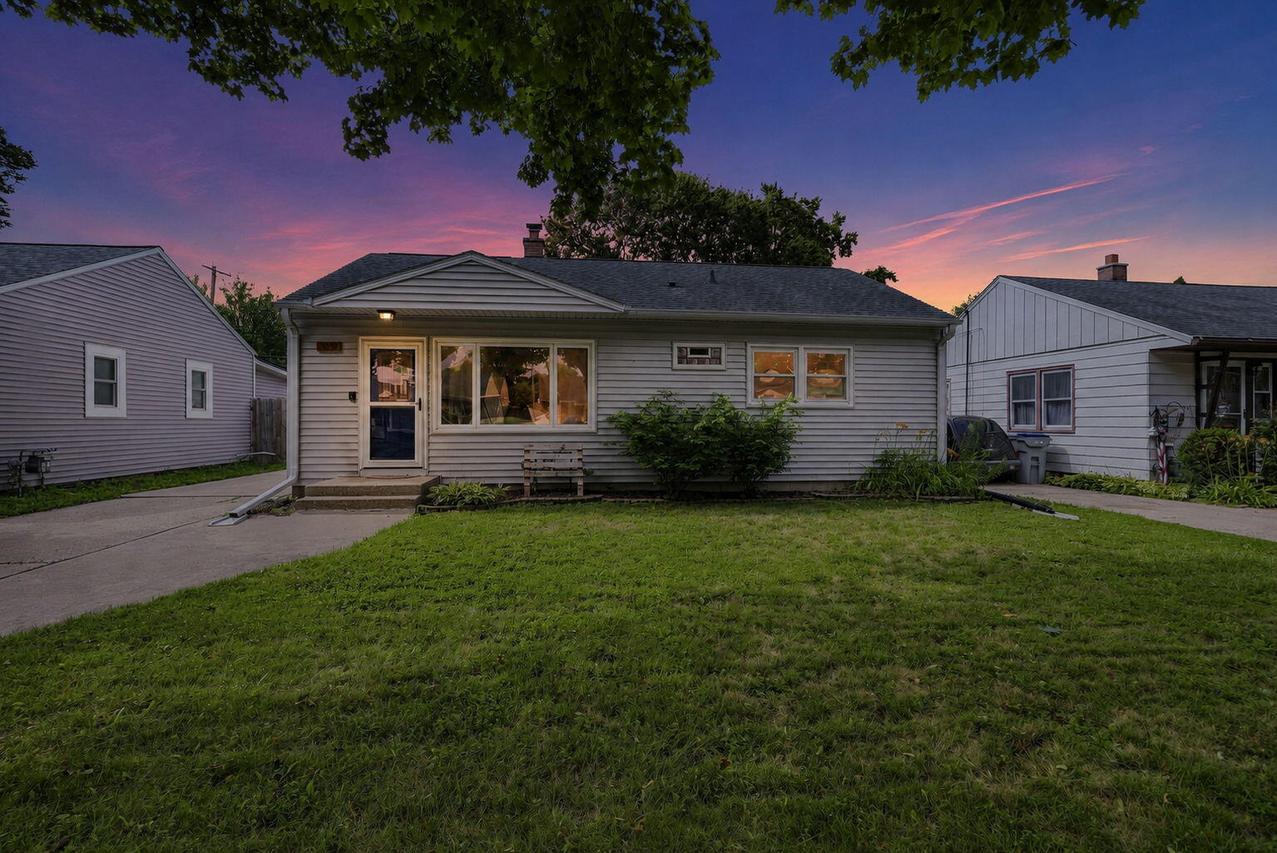 159 W Armour Ave, Milwaukee, WI 53207