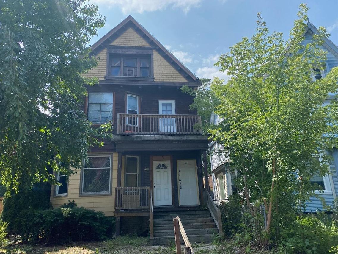 1219 N 31st St #1221, Milwaukee, WI 53208