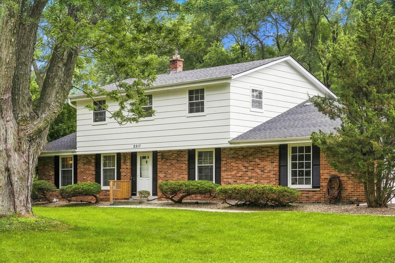 2517 W Chestnut Rd, Mequon, WI 53092