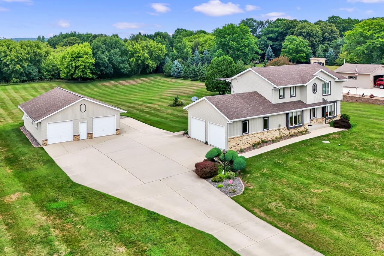 W2041 E River Rd, Auburn, WI 53010