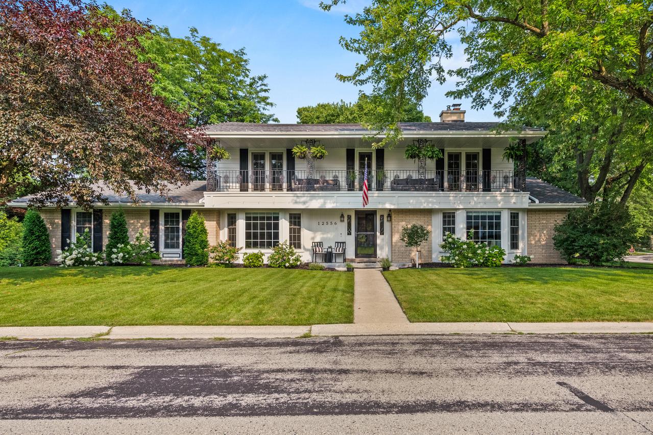 12556 N La Belle Ct, Mequon, WI 53092