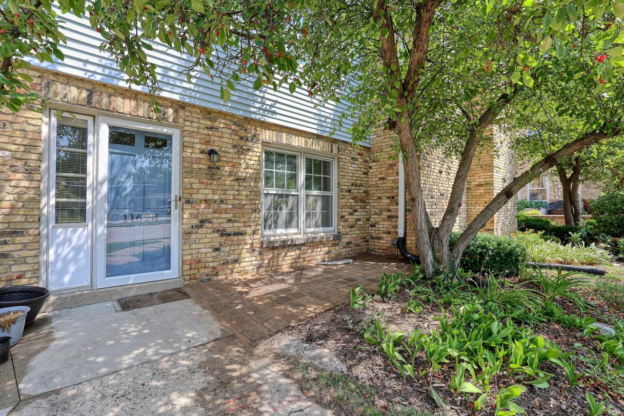 11624 W Bluemound Rd, Wauwatosa, WI 53226