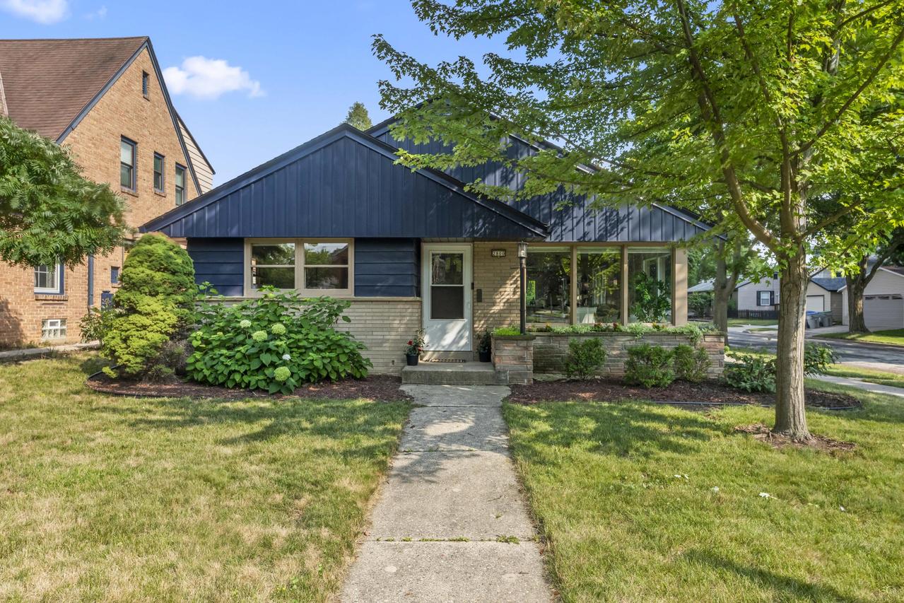 2800 N Hartung Ave, Milwaukee, WI 53210