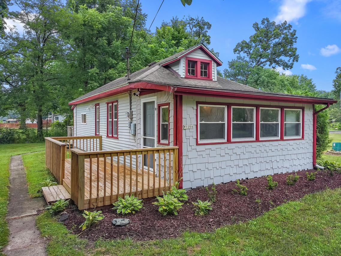 W1096 Crocus Rd, Bloomfield, WI 53128