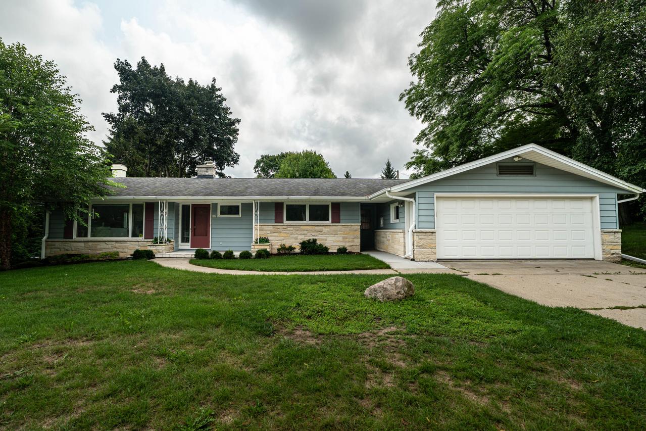 805 W Decorah Rd, West Bend, WI 53095