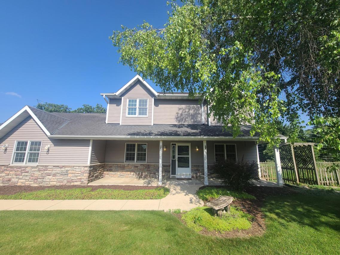 W220S3864 Crestview Dr, Waukesha, WI 53189