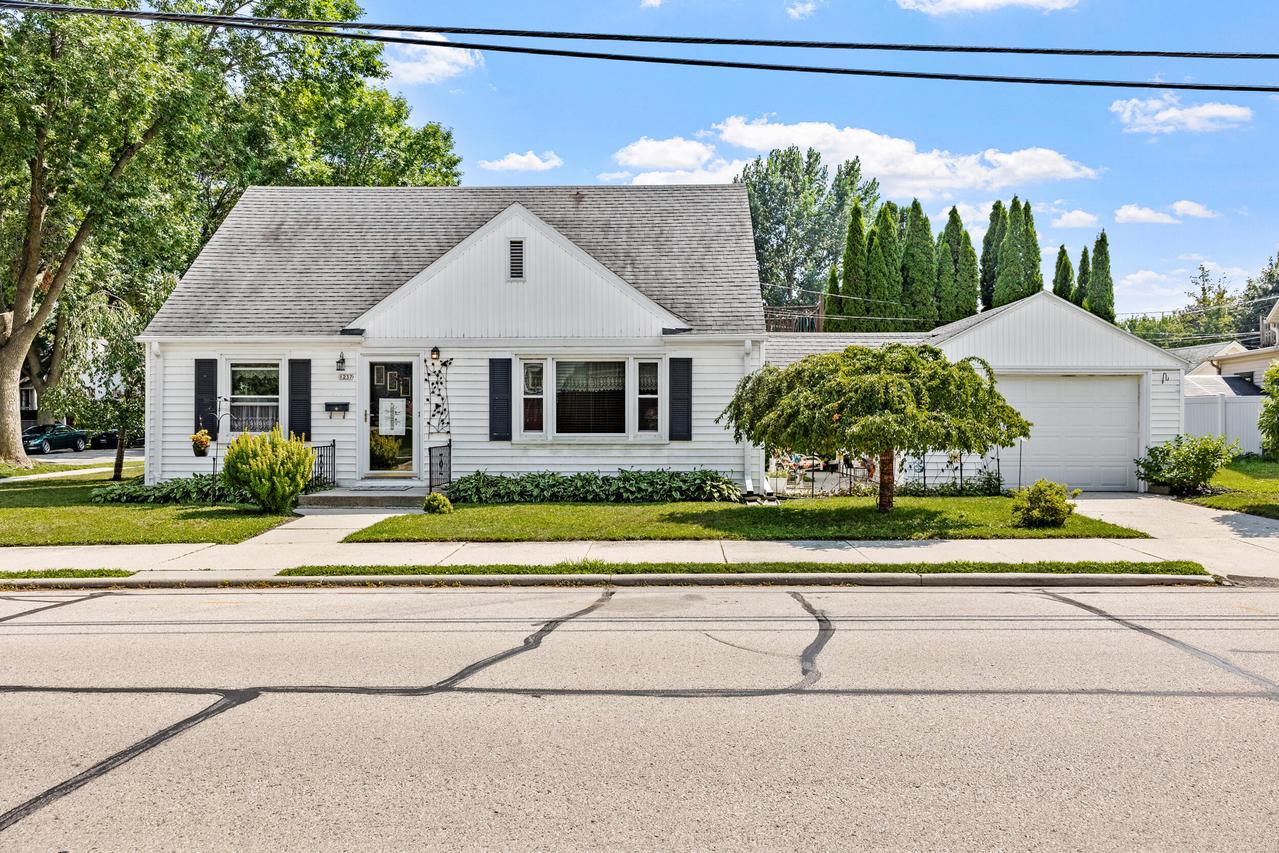 1237 Ashland Ave, Sheboygan, WI 53081