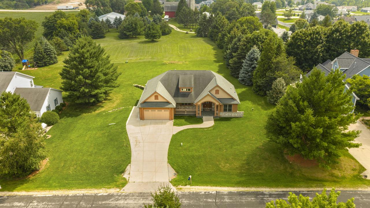 W2261 E Oak Ridge, Ashippun, WI 53066