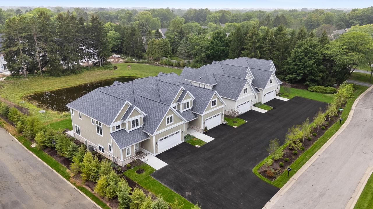 1407 W Eastbrook Dr, Mequon, WI 53092