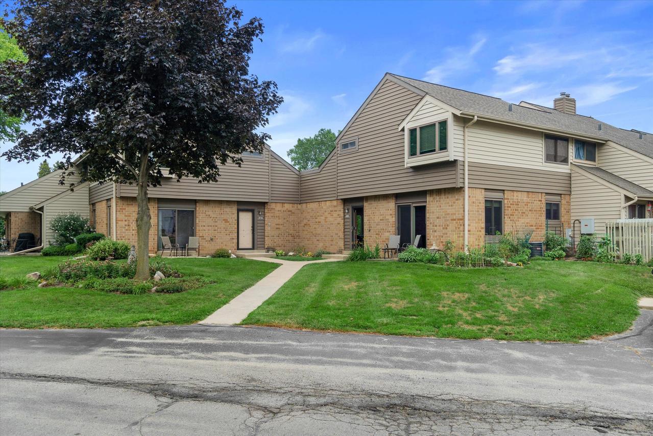 3807 W College Ave, Milwaukee, WI 53221