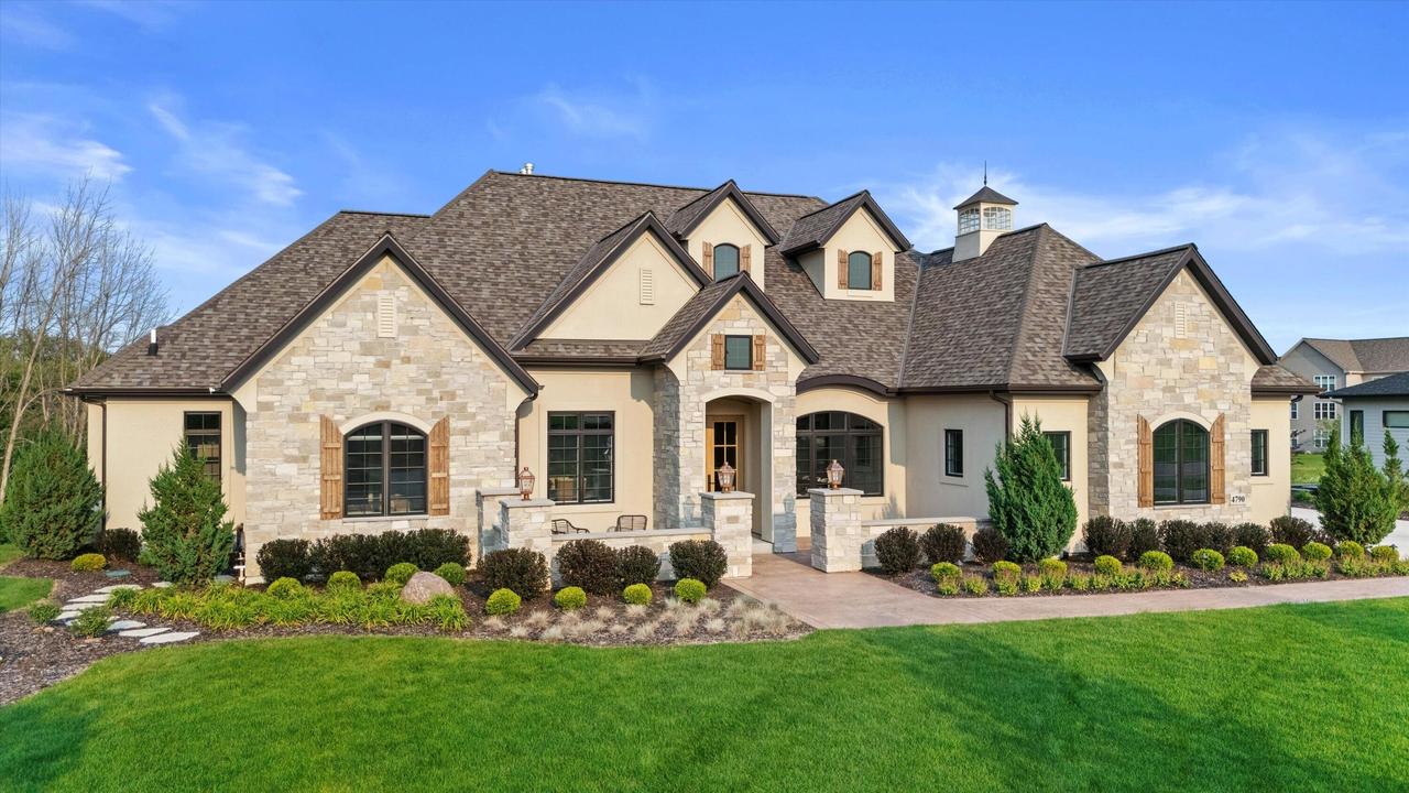 4790 W Westridge Dr, Brookfield, WI 53045