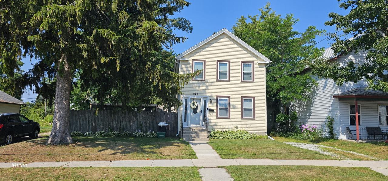 628 N 9th St, Manitowoc, WI 54220