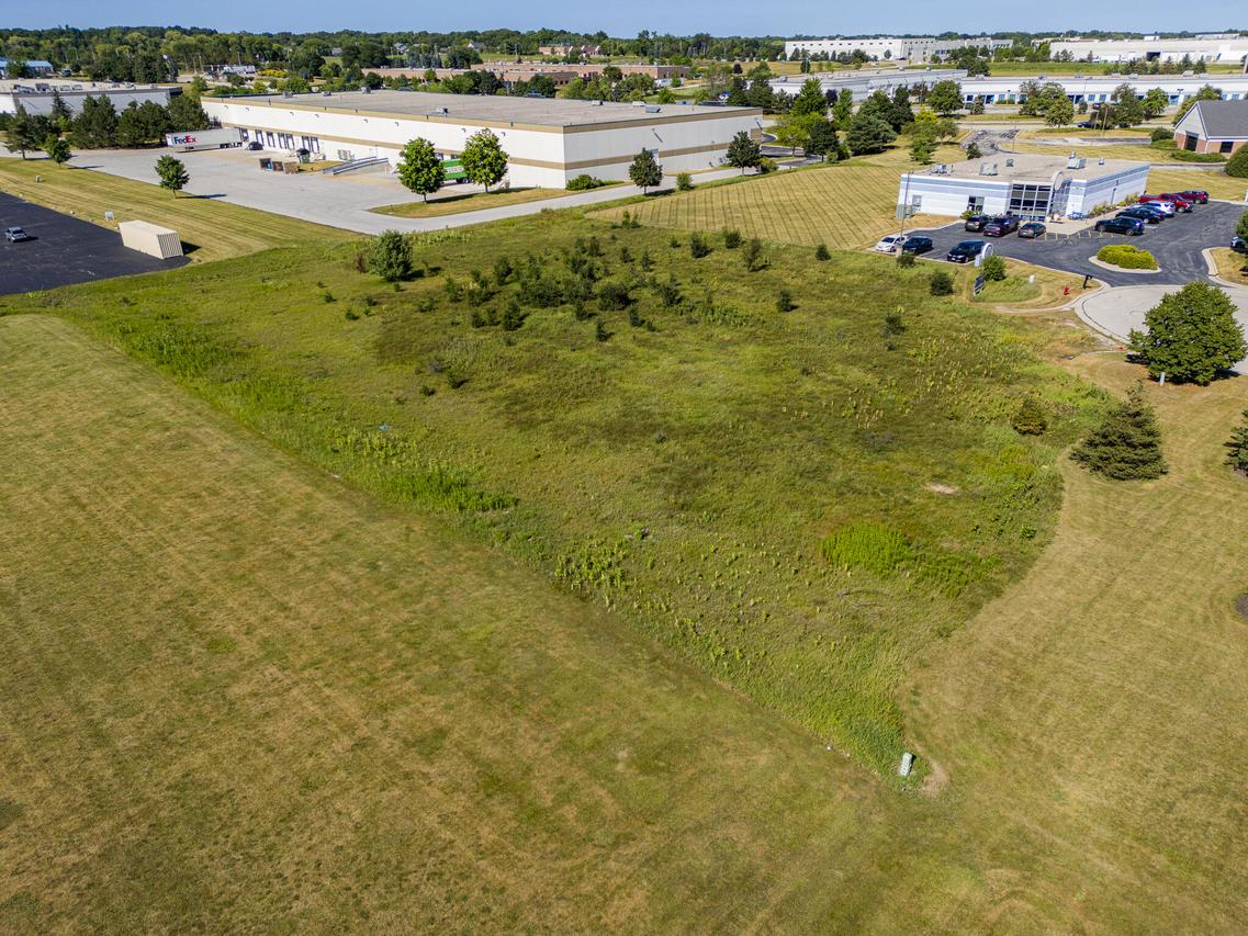 9707 S Airways Ct, Franklin, WI 53132