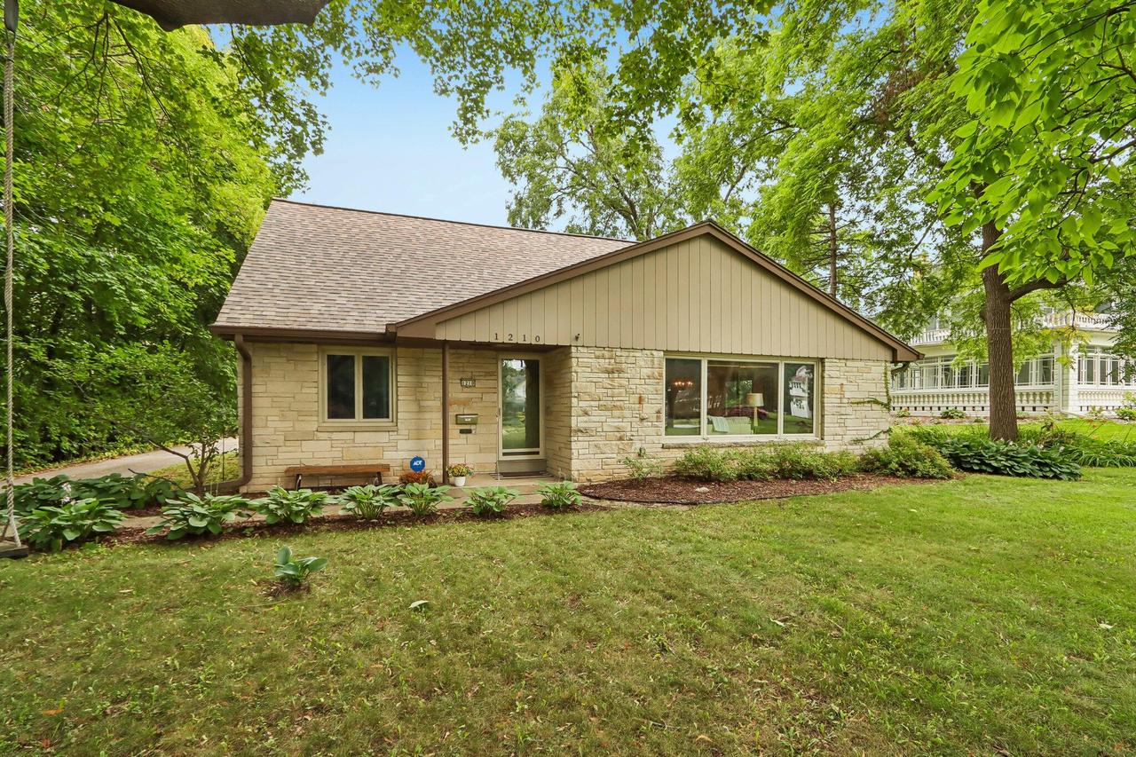 1210 E Broadway -, Waukesha, WI 53186