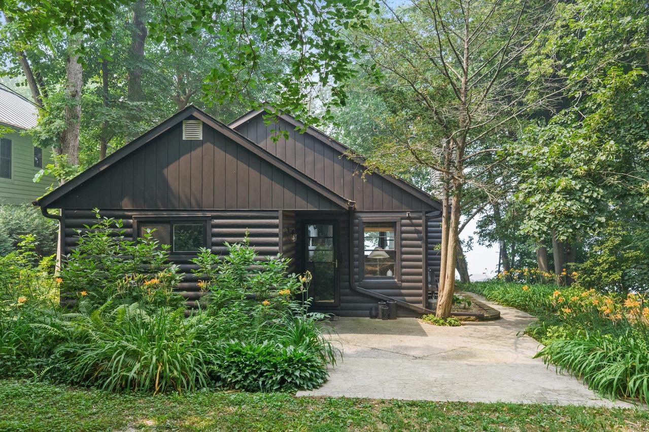 N9063 E Miramar Dr, East Troy, WI 53120