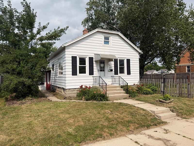 1926 S 16th St, Sheboygan, WI 53081
