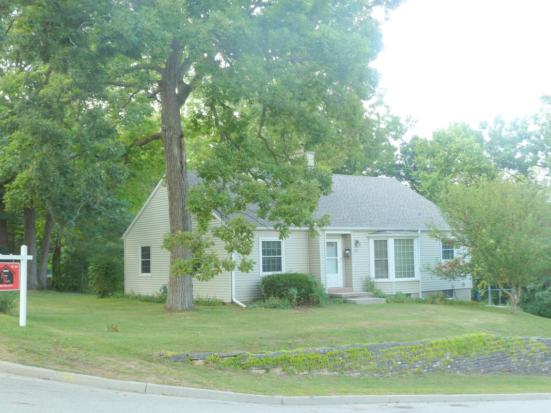 227 3rd St, Pewaukee, WI 53072