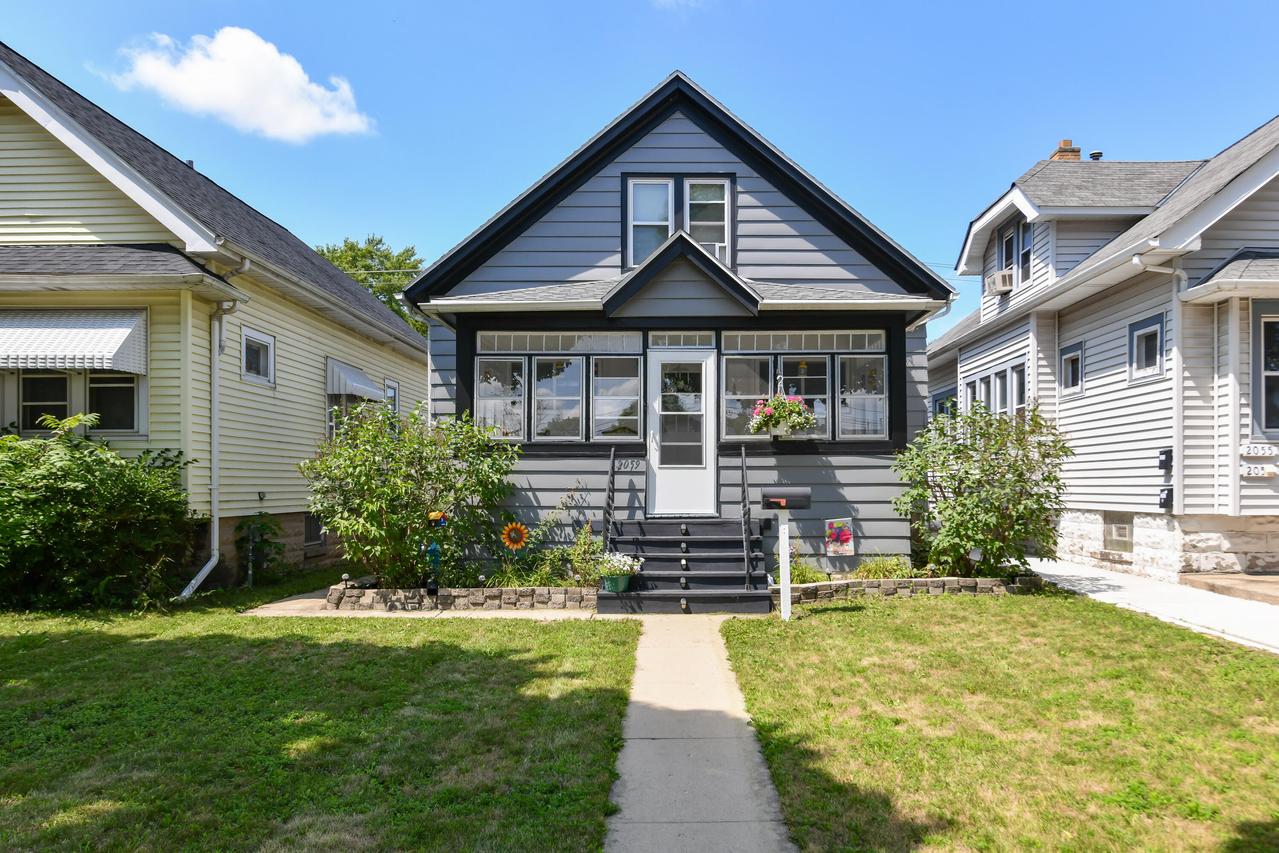 2059 S 68th St, West Allis, WI 53219
