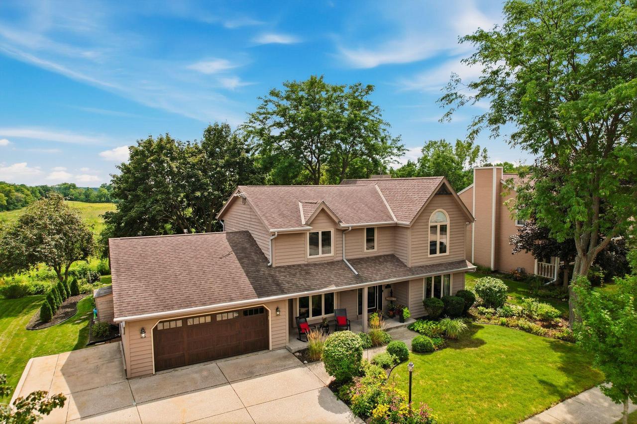 2927 Willard Ln, Waukesha, WI 53188