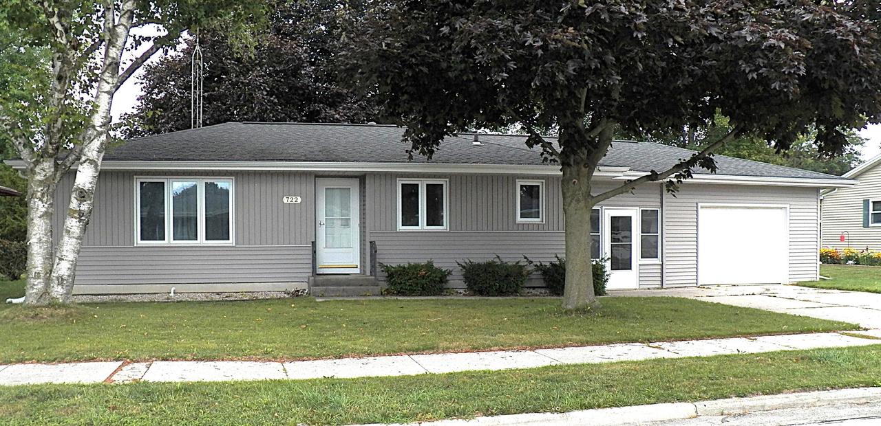 722 S 31st St, Manitowoc, WI 54220