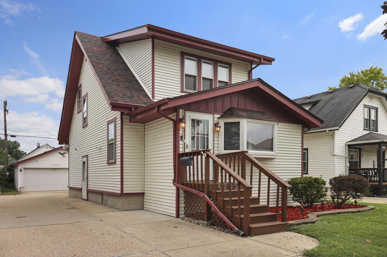 6205 33rd Ave, Kenosha, WI 53142
