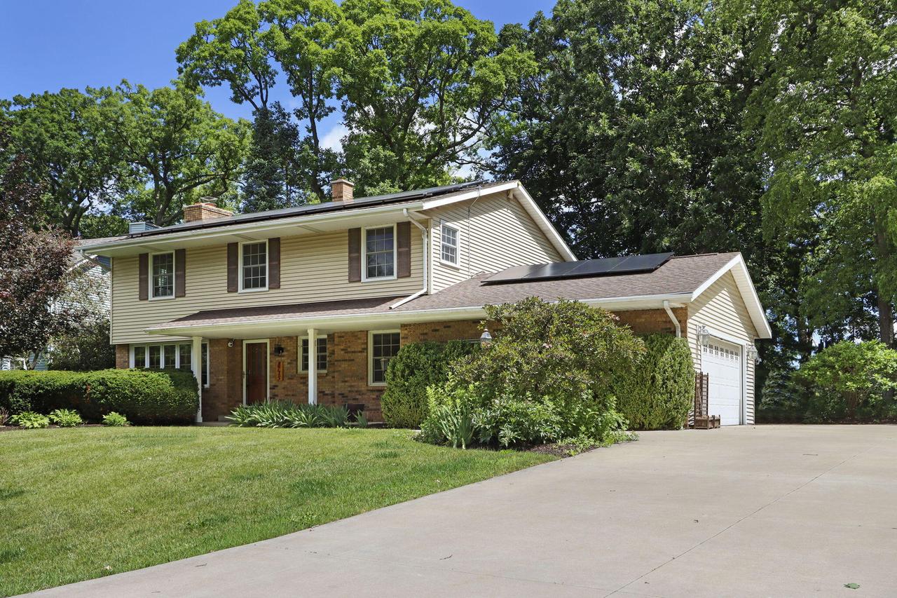 8715 108th Ave, Pleasant Prairie, WI 53158