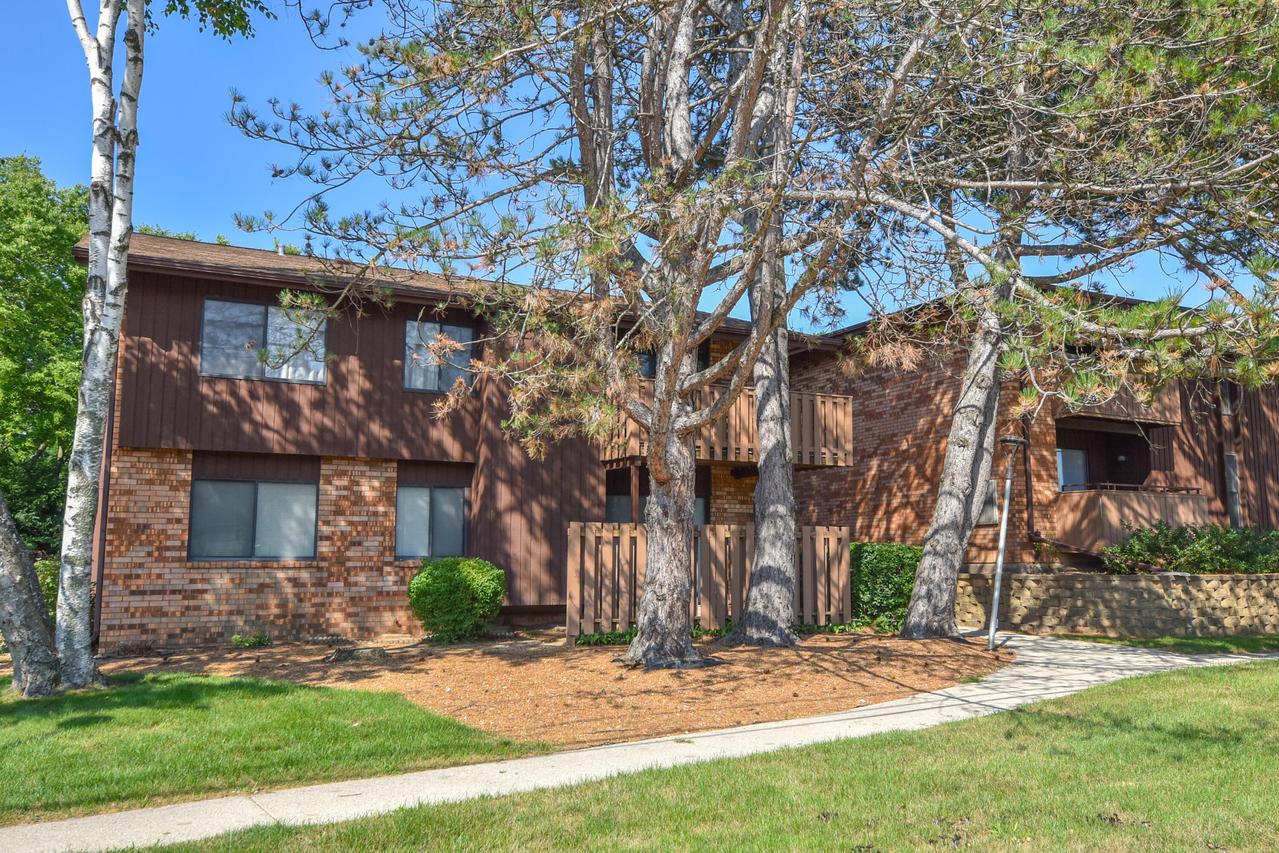 7001 N Green Bay Ave #C, Glendale, WI 53209