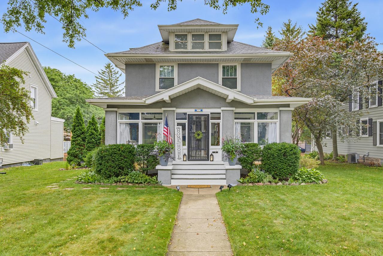 322 Grand Ave, Hartford, WI 53027