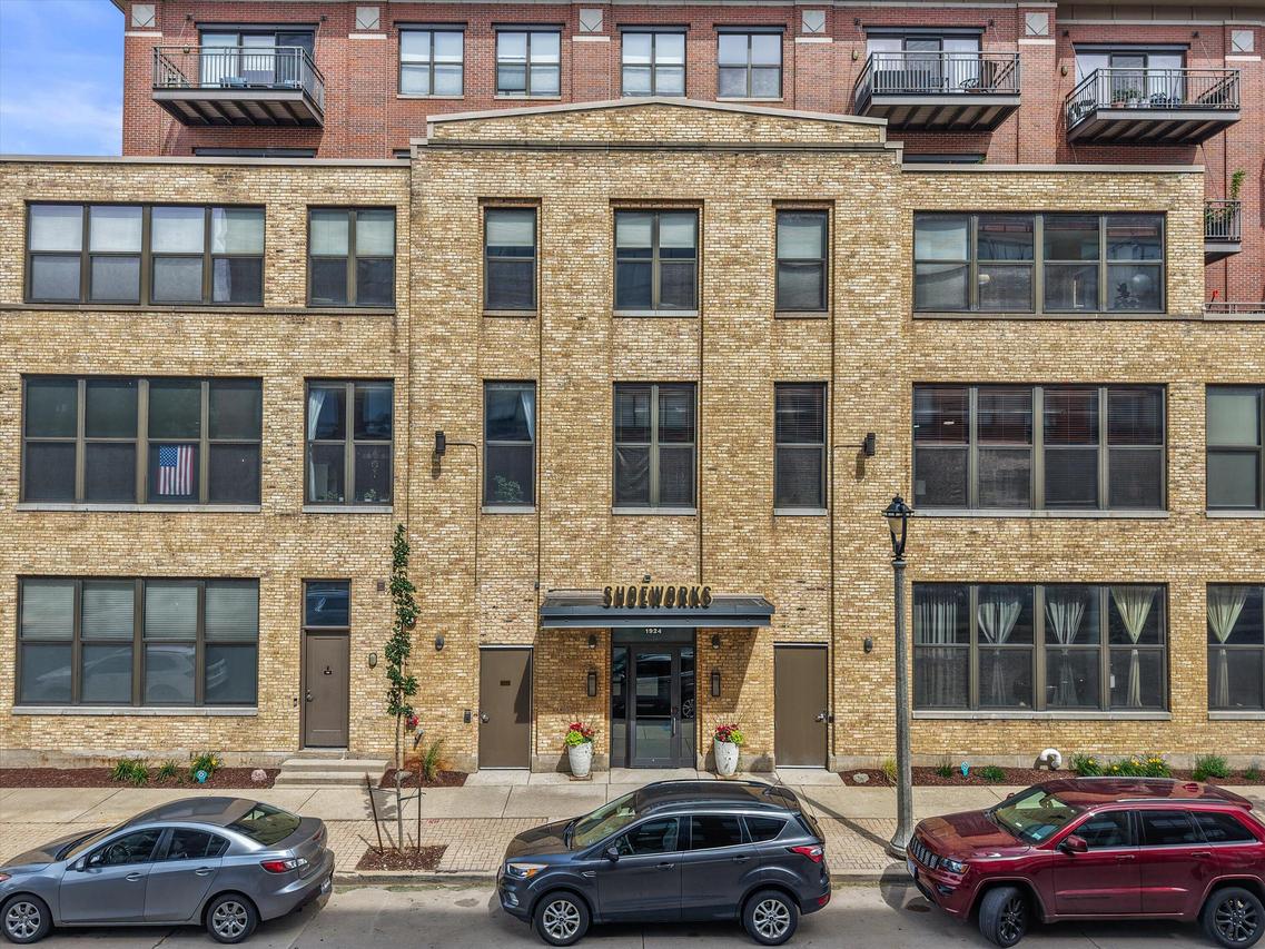1924 N Hubbard St #203, Milwaukee, WI 53212