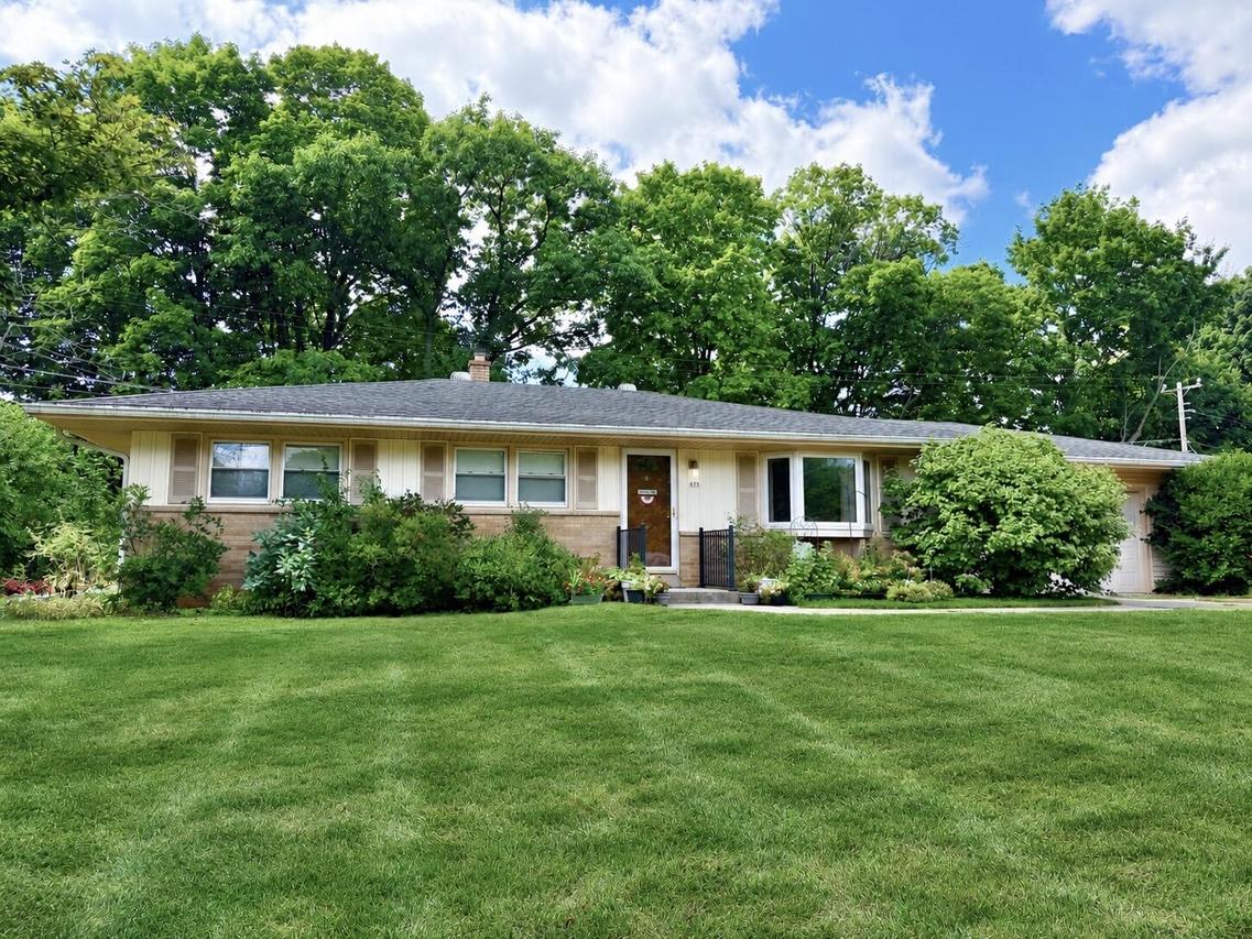875 Anthony Ln, Brookfield, WI 53045