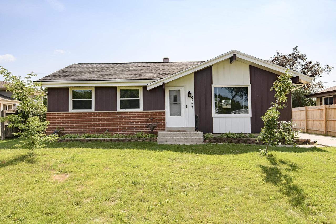 6727 Lone Elm Dr, Caledonia, WI 53402