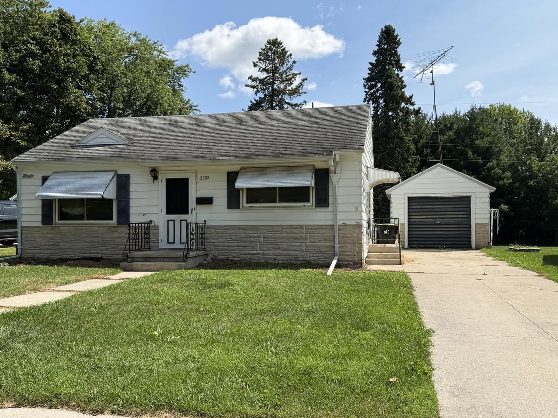2332 Van Buren St, New Holstein, WI 53061