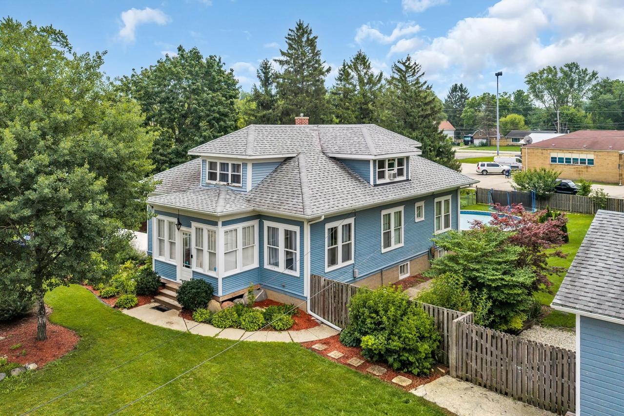 24917 83rd St, Salem Lakes, WI 53168