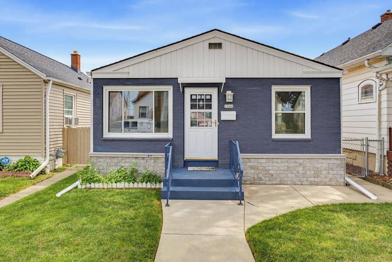 1940 S 33rd St, Milwaukee, WI 53215