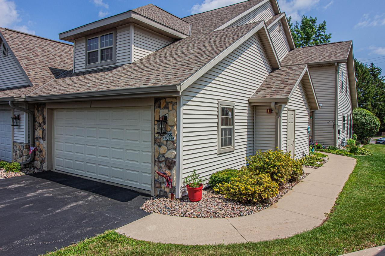 W200N16856 Park Ct #4, Jackson, WI 53037