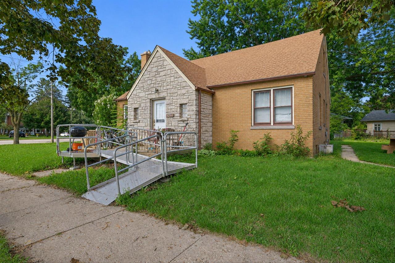 7954 40th Ave, Kenosha, WI 53142