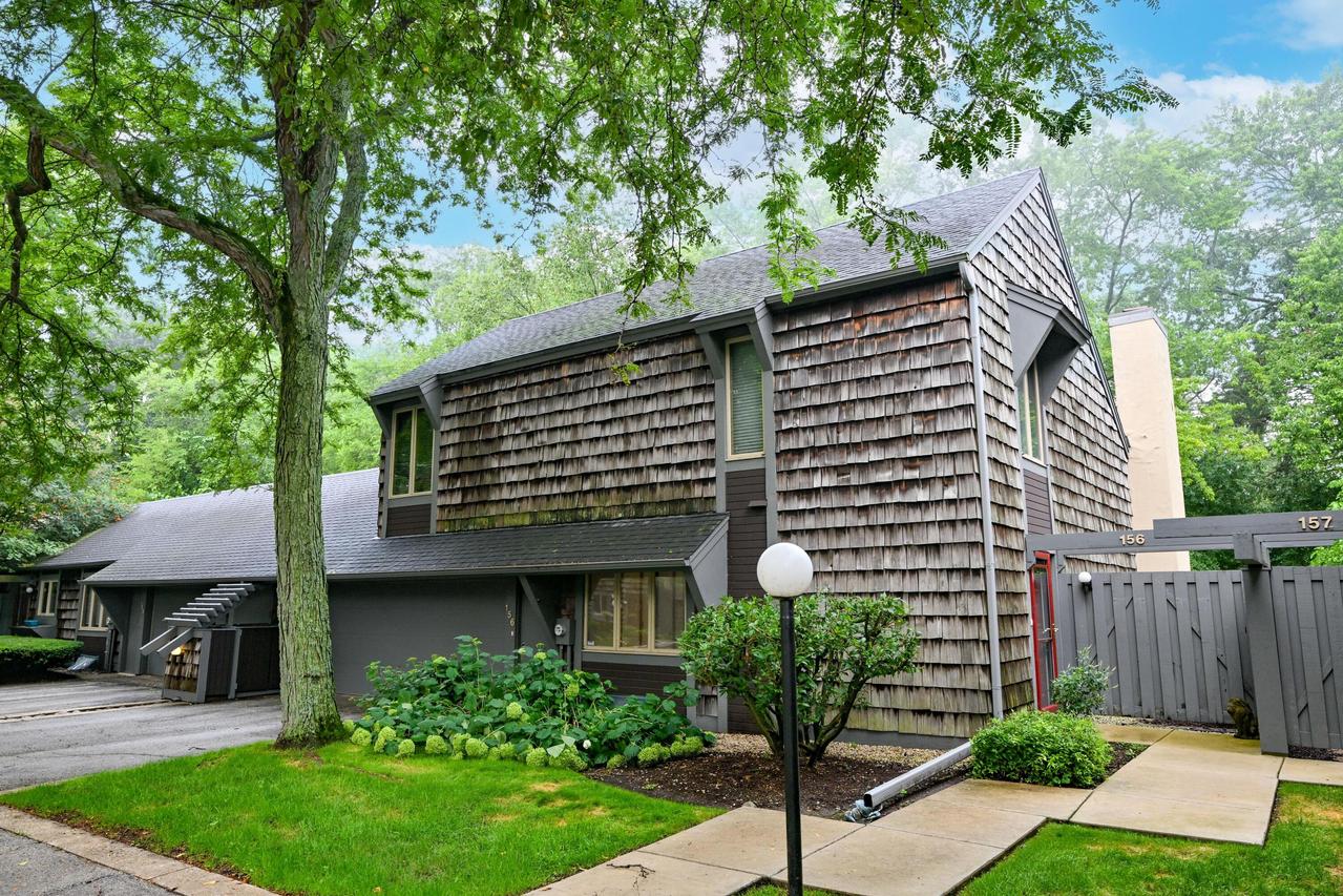 156 Lakefield Ct, Wind Point, WI 53402