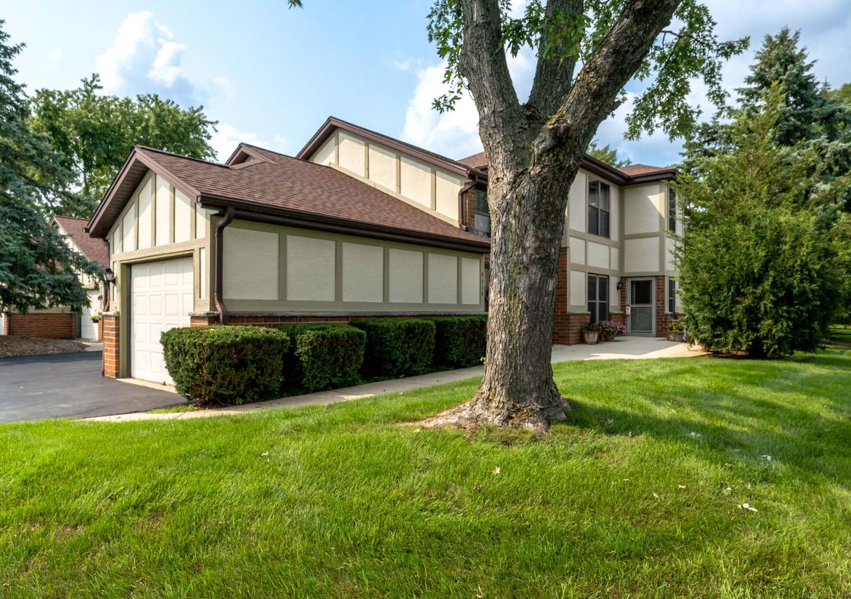 8110 S Forest Hills, Franklin, WI 53132
